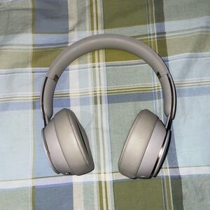 Beats Solo pro
